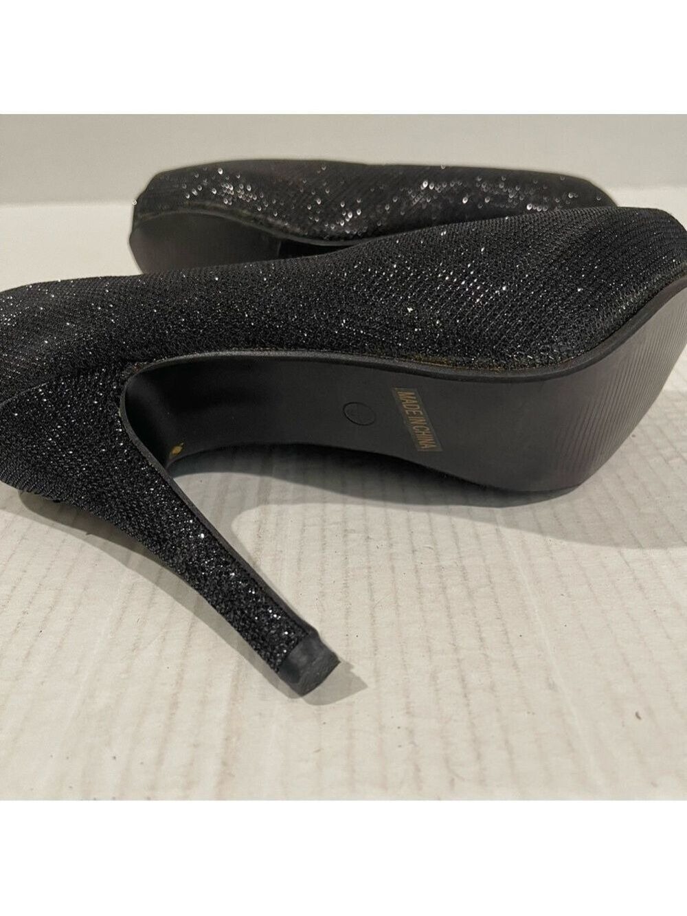 Women’s Reneeze Black Glitter Pump Heels Size 7.5 US! - Picture 6 of 7